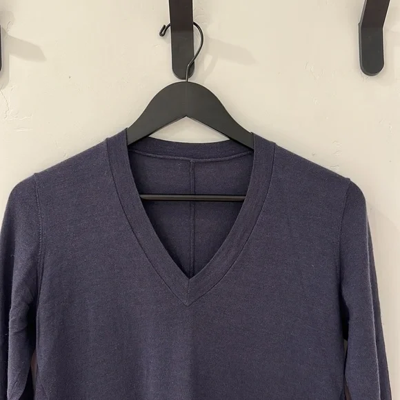 BRUNELLO CUCINELLIdeep blue v-neck cashmere blend sweater